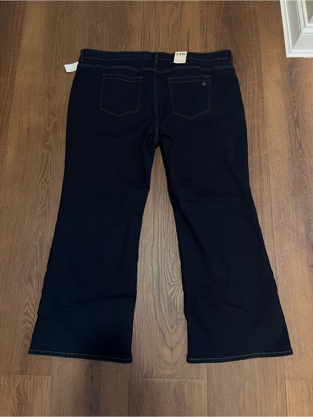 Two Vince Camuto | New 70’s flare dark denim jeans Women’s size 24W stretch NWT - Picture 4 of 9
